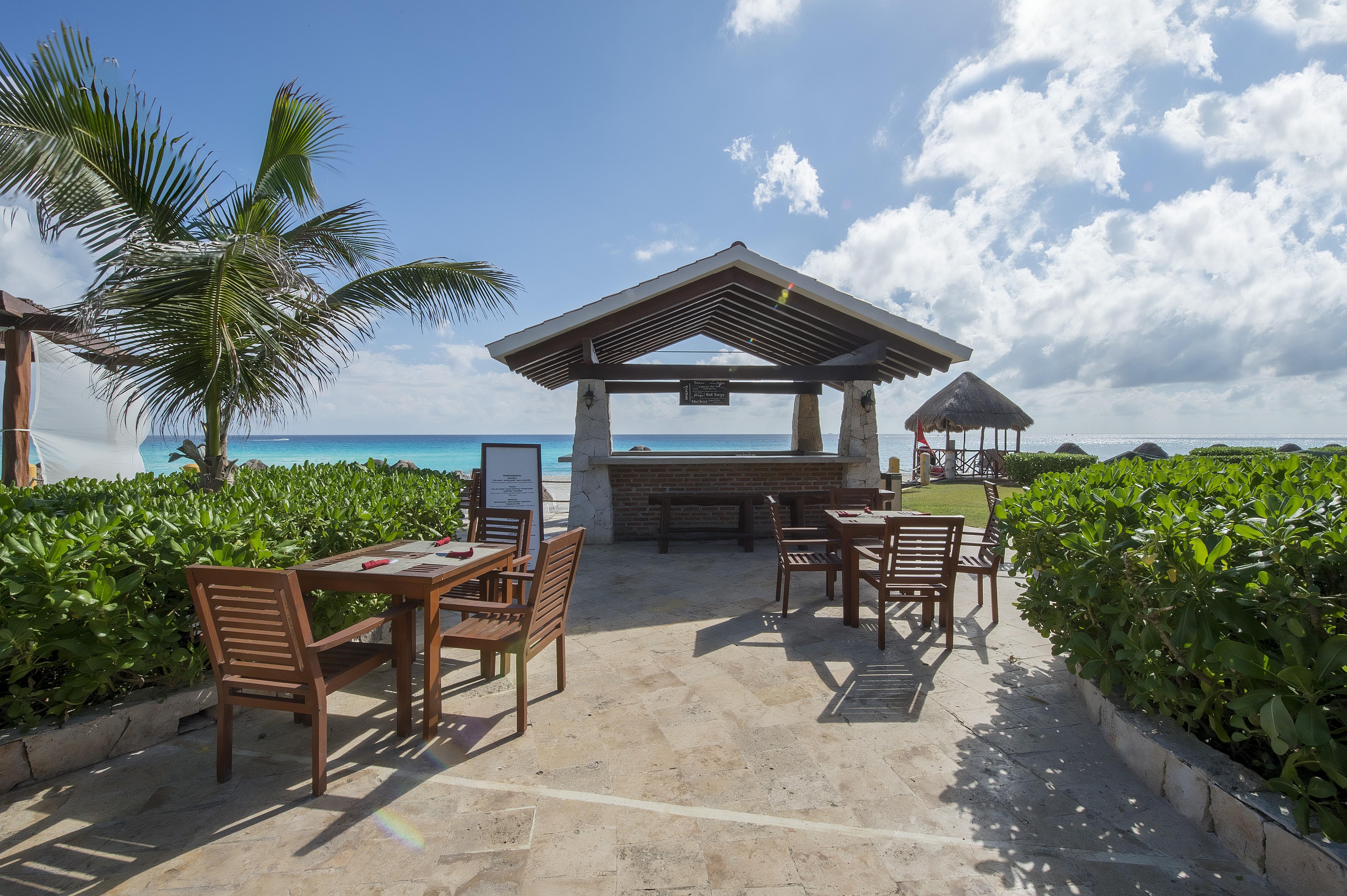 Fiesta Americana Condesa Cancun - Все включено Экстерьер фото Beach bar at the Grand Palladium Hotel, Playa del Carmen, Mexico