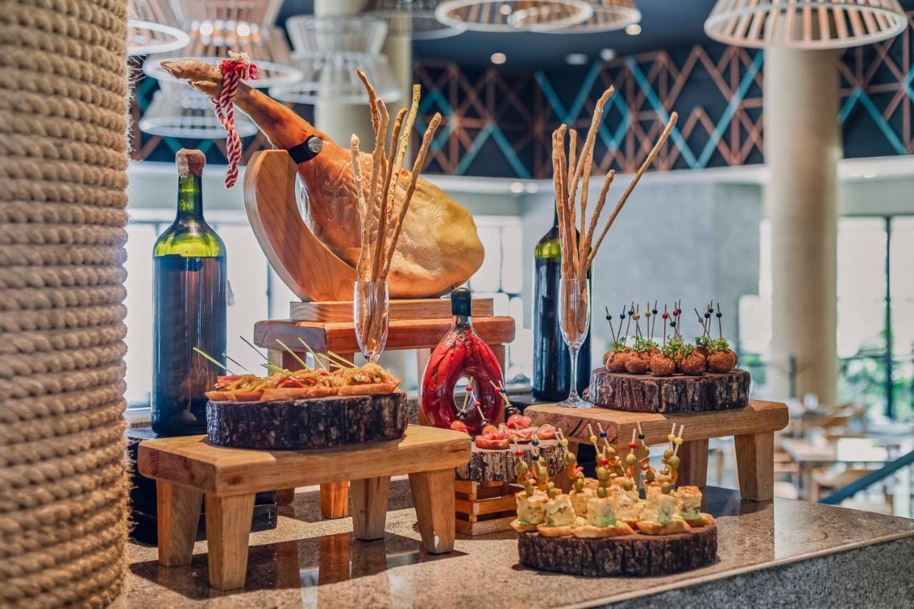 Fiesta Americana Condesa Cancun - Все включено Экстерьер фото A selection of tapas