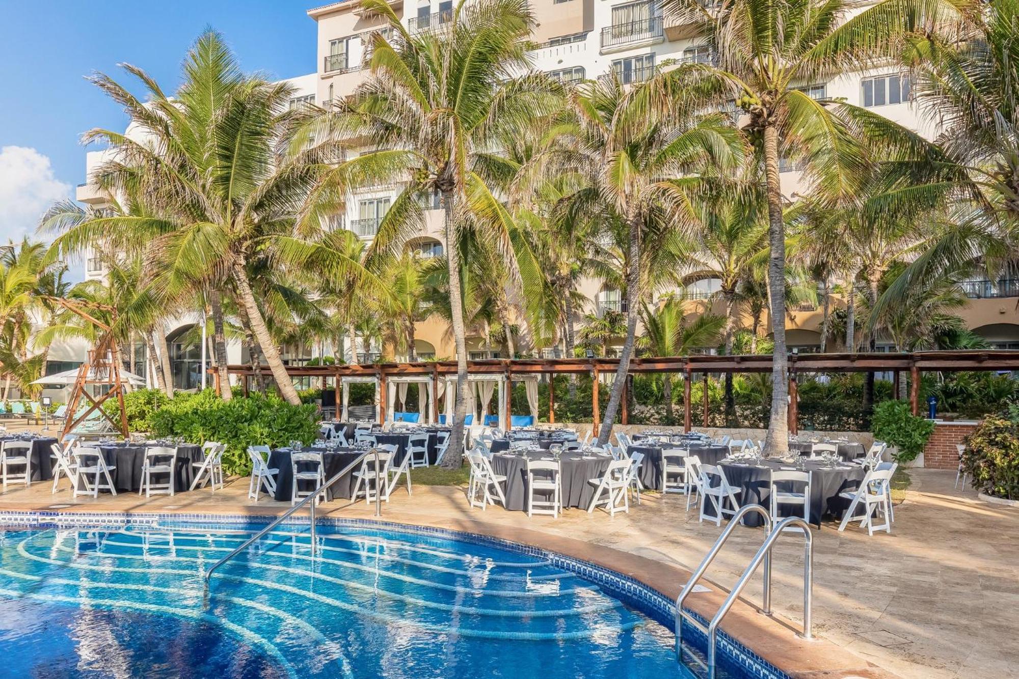 Fiesta Americana Condesa Cancun - Все включено Экстерьер фото Pool at the hotel